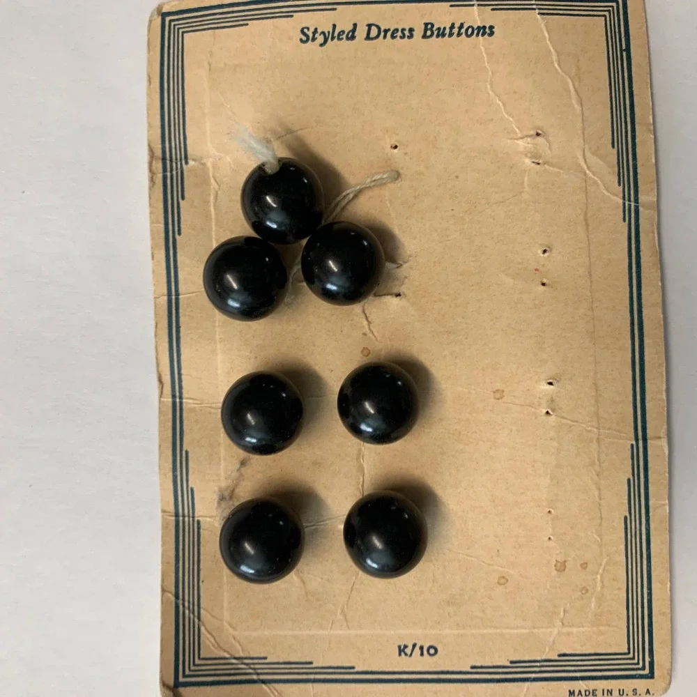Vintage Buttons‎ Acrylic Plastic Lot of 85 Buttons New Old Stock NOS